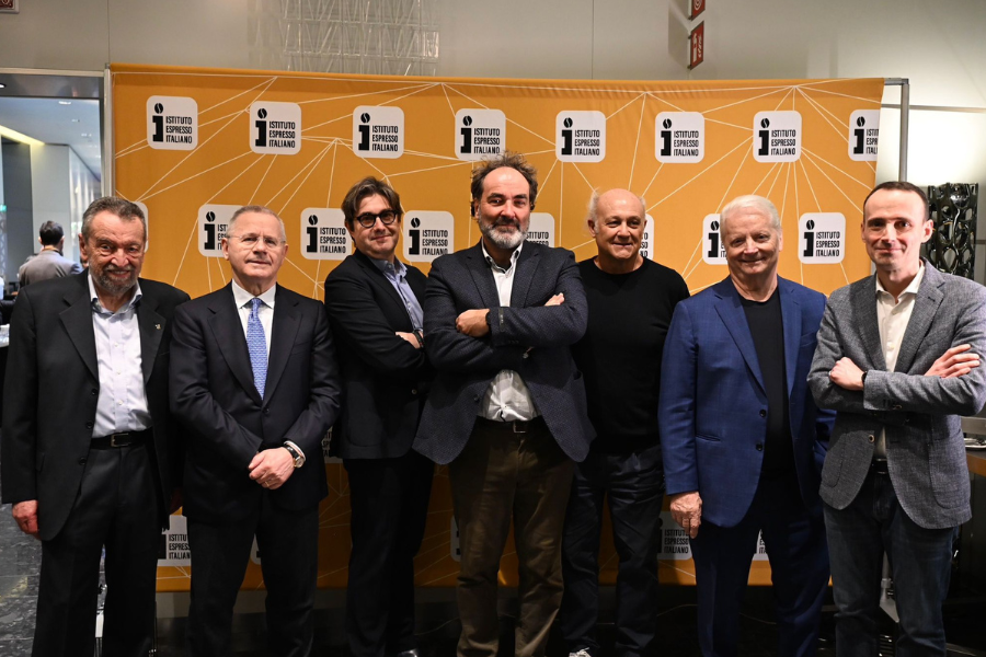 Un italiano su cinque consuma almeno un caffè al giorno al bar. IEI: ecco come si celebra il rito del caffè espresso all’italiana